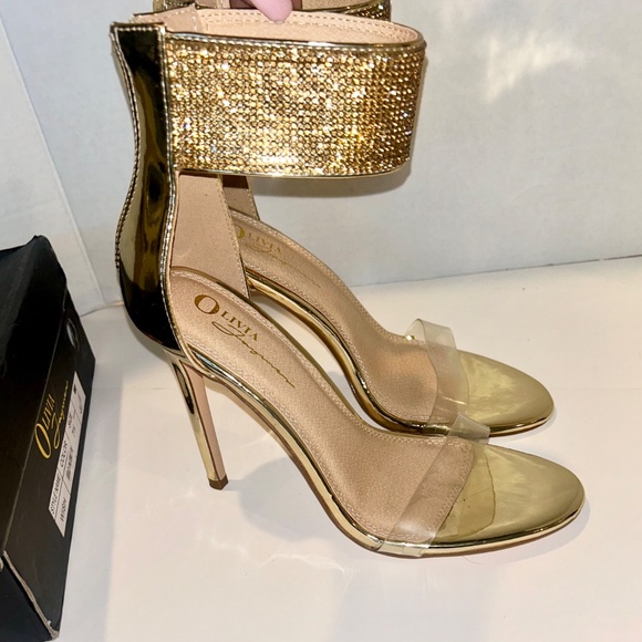 Olivia Ferragamo Gold Patent Heels - Picture 3 of 5